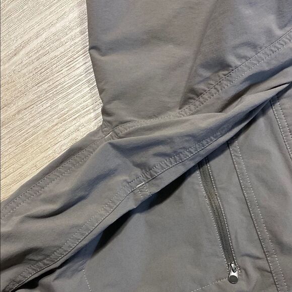 L.L. Bean Stretch Hiking Capri Pants Taupe Zip Pockets Adjustable Waist‎ Size 6 - Picture 14 of 14